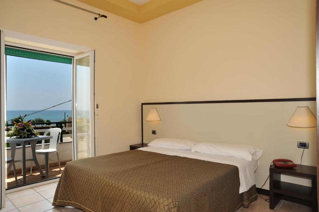Cala Saracena Resort Torre Vado Værelse billede