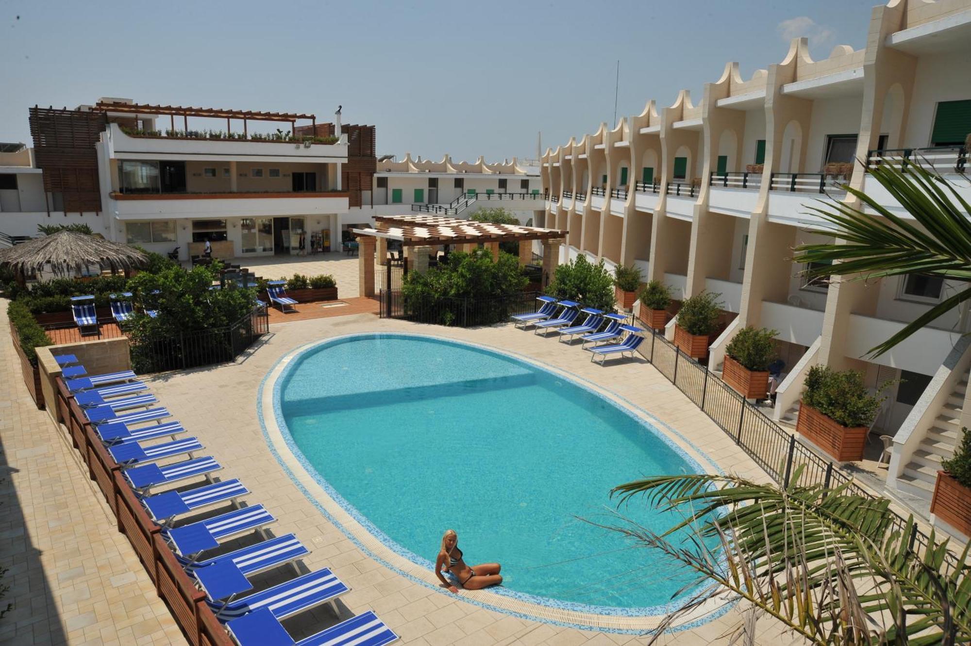 Cala Saracena Resort Torre Vado Eksteriør billede