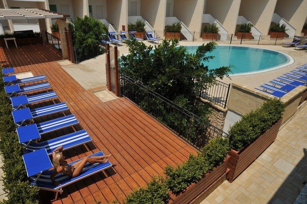 Cala Saracena Resort Torre Vado Eksteriør billede