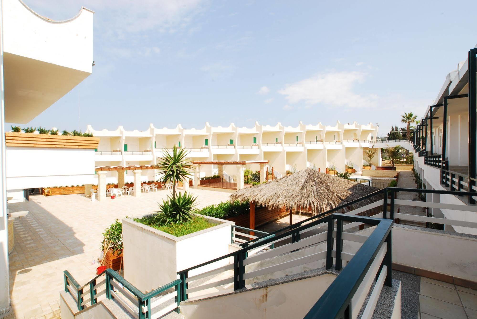 Cala Saracena Resort Torre Vado Eksteriør billede