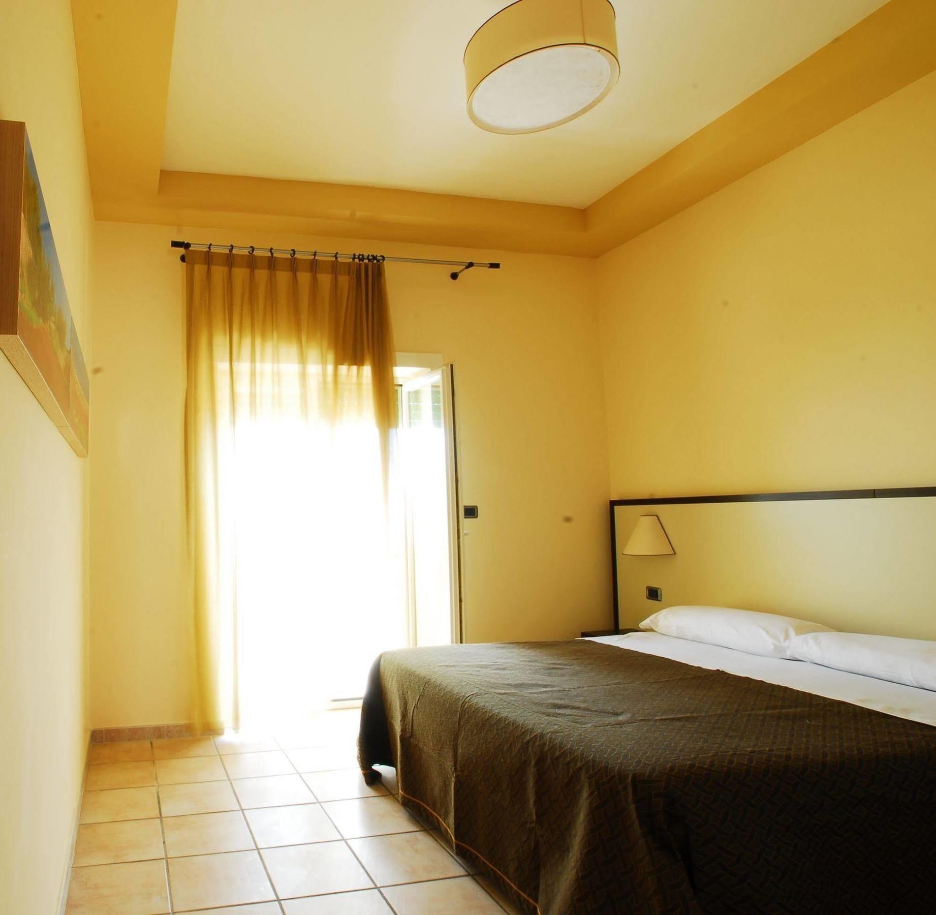 Cala Saracena Resort Torre Vado Eksteriør billede