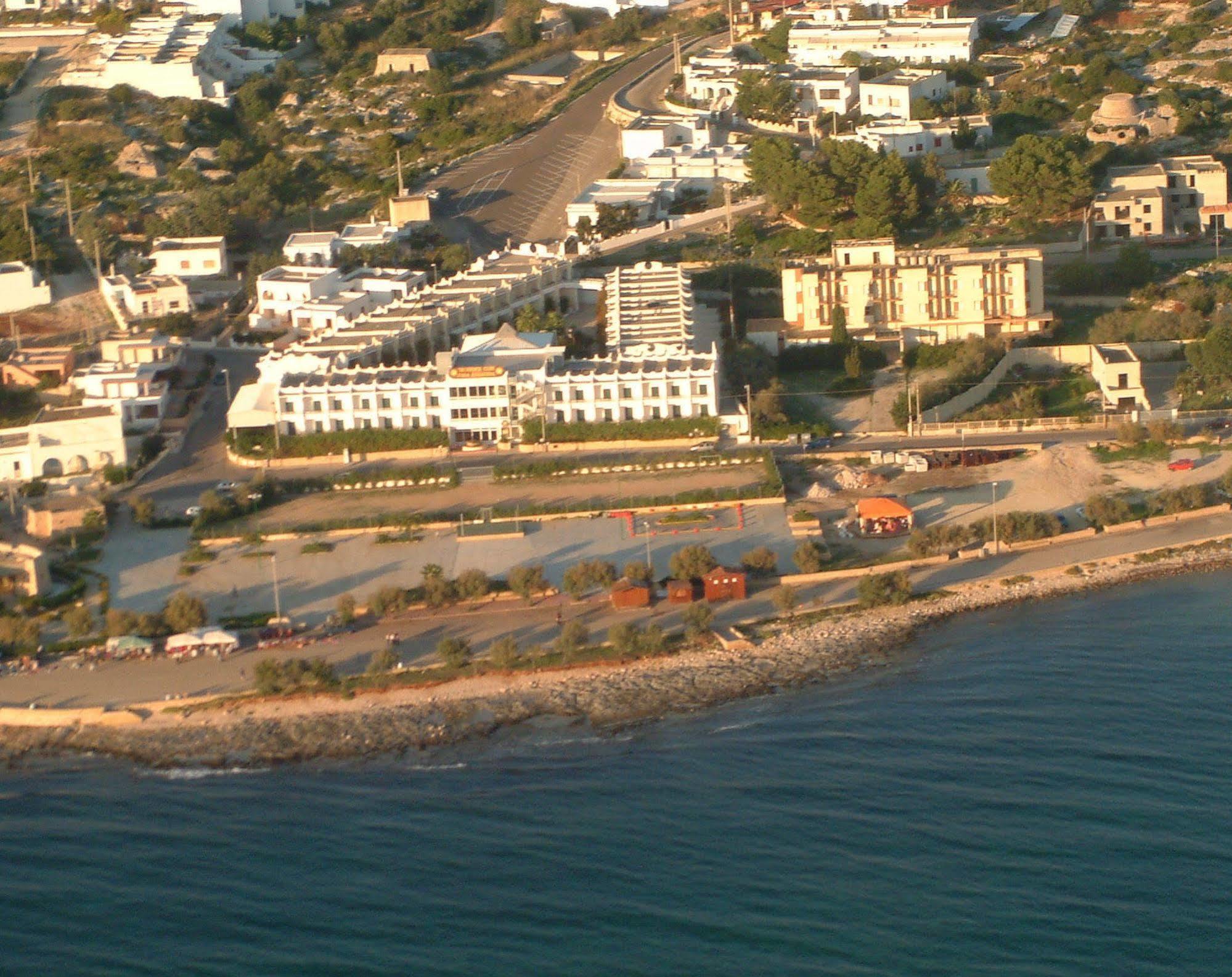 Cala Saracena Resort Torre Vado Eksteriør billede
