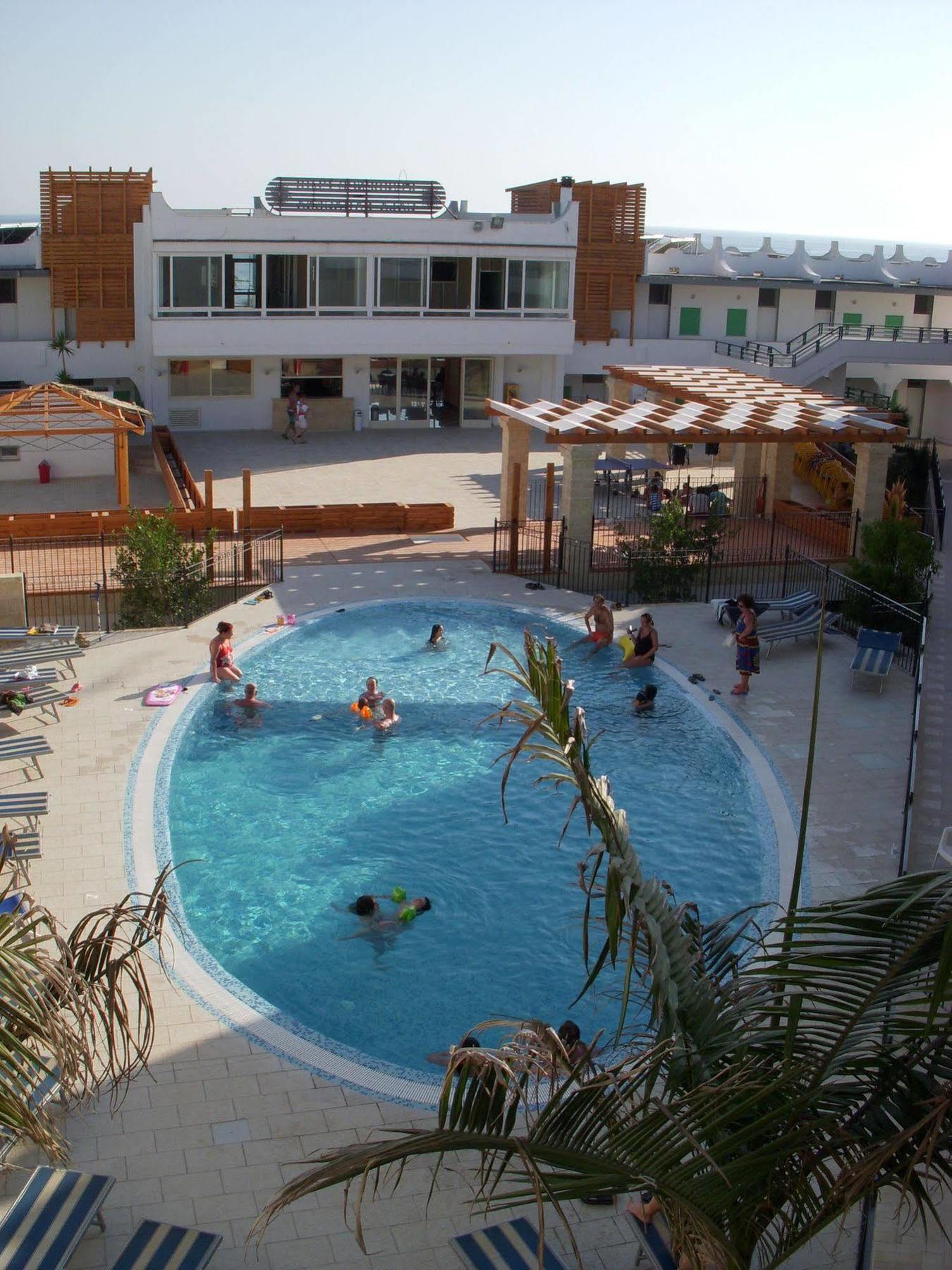 Cala Saracena Resort Torre Vado Eksteriør billede