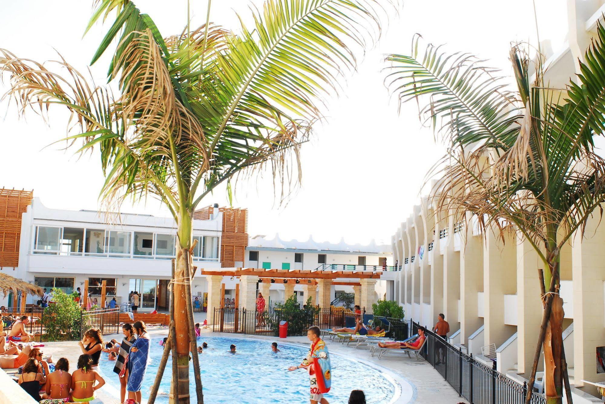 Cala Saracena Resort Torre Vado Eksteriør billede