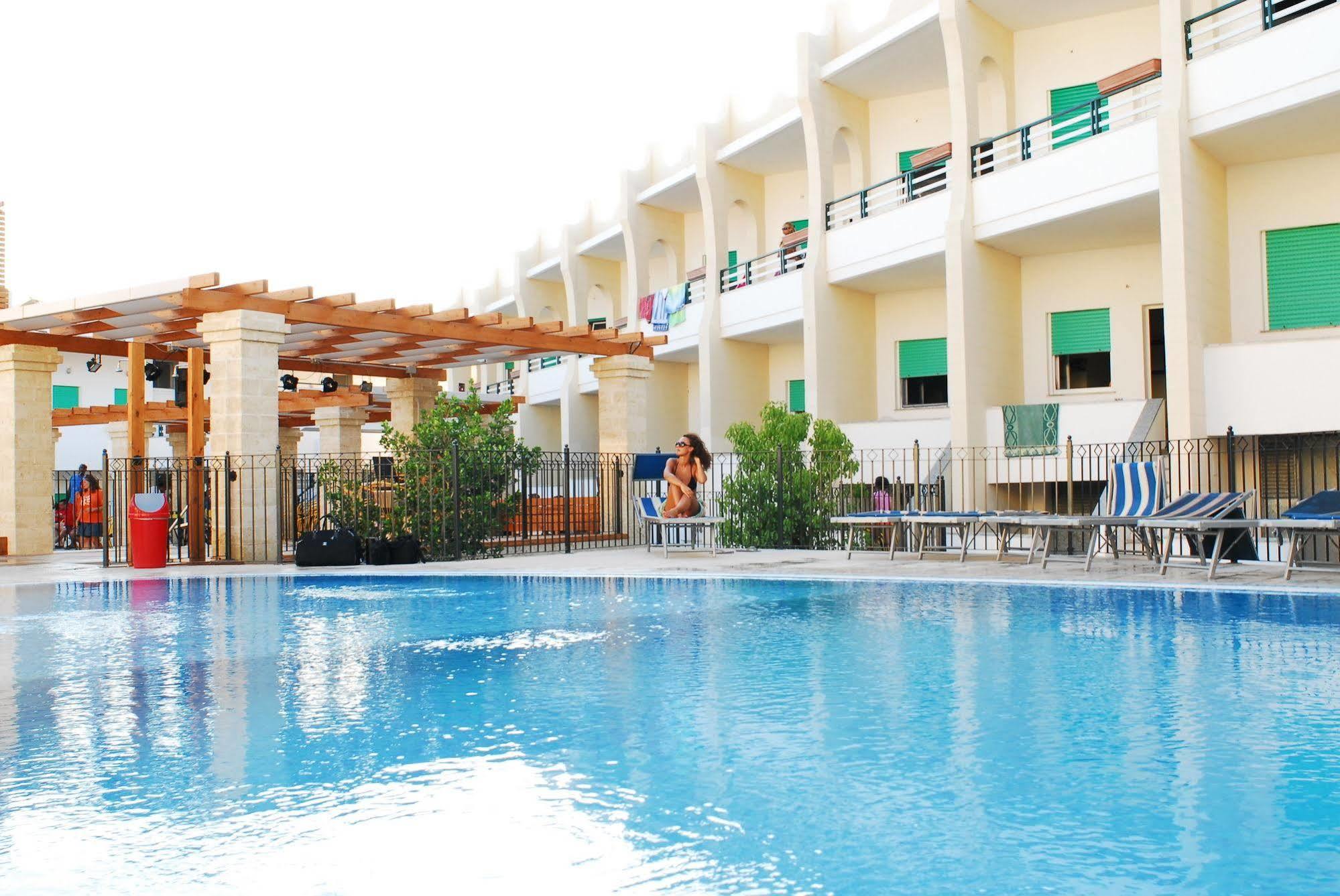 Cala Saracena Resort Torre Vado Eksteriør billede